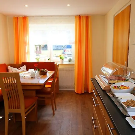 Pensjonat Gaestehaus Hoeferlin 3*